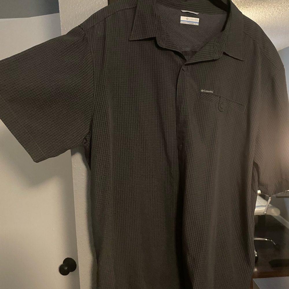 Columbia men’s grey short sleeve button down